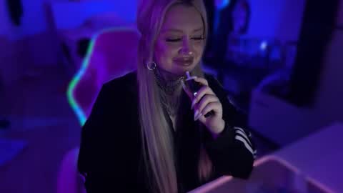 Chi online show from 04/23/26, 06:43