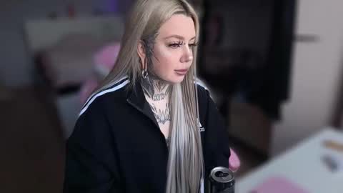 Chi online show from 04/24/26, 01:24