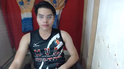 Snapshot of chicago_west chatting on 12/21/24, 02:37 Ask me online show from 12/21/24, 02:37