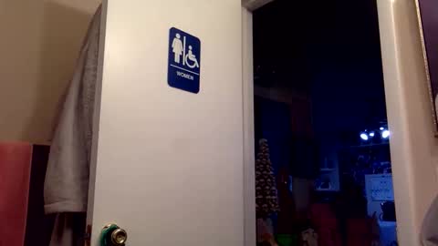 Snapshot of chicagobabe312 chatting on 10/16/25, 04:35 chicagobabe312 online show from 10/16/25, 04:35