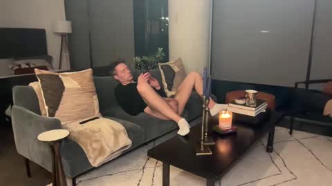 Snapshot of chiguy841 chatting on 03/01/25, 03:32 ChiGuy841 online show from 03/01/25, 03:32