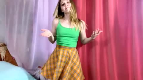 Snapshot of chill_velvet chatting on 09/11/25, 02:28 Sasha online show from 09/11/25, 02:28