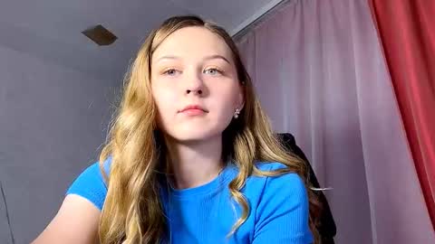 Snapshot of chill_velvet chatting on 09/18/25, 04:42 Sasha online show from 09/18/25, 04:42