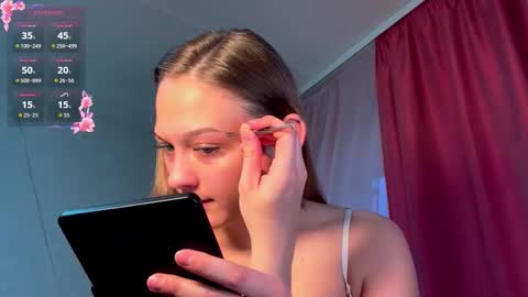 Snapshot of chill_velvet chatting on 11/28/25, 04:26 Sasha online show from 11/28/25, 04:26