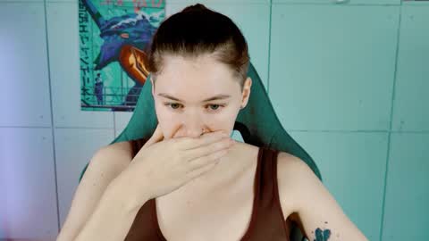 Snapshot of chillsnail_bro chatting on 01/14/26, 09:04 Bella online show from 01/14/26, 09:04