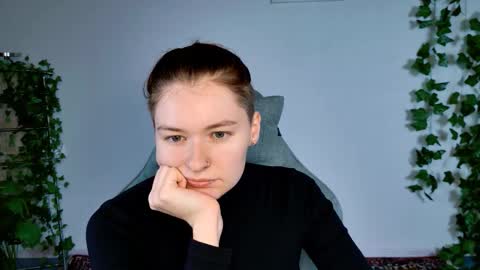 Snapshot of chillsnail_bro chatting on 01/17/26, 09:14 Bella online show from 01/17/26, 09:14