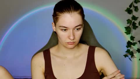 Snapshot of chillsnail_bro chatting on 02/18/26, 09:05 Bella online show from 02/18/26, 09:05