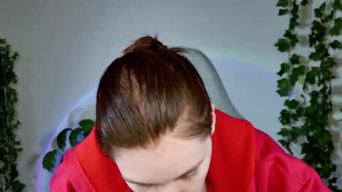 Snapshot of chillsnail_bro chatting on 03/05/26, 09:05 Bella online show from 03/05/26, 09:05