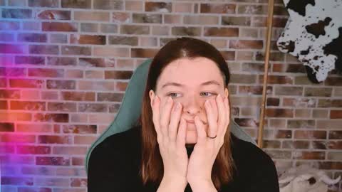 Snapshot of chillsnail_bro chatting on 03/14/26, 09:15 Bella online show from 03/14/26, 09:15