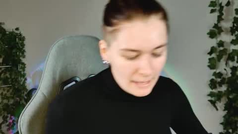 Snapshot of chillsnail_bro chatting on 03/17/26, 09:12 Bella online show from 03/17/26, 09:12