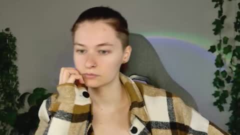 Snapshot of chillsnail_bro chatting on 03/22/26, 09:02 Bella online show from 03/22/26, 09:02