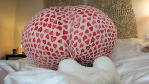 yoursensualparadise online show from 10/22/25, 01:17