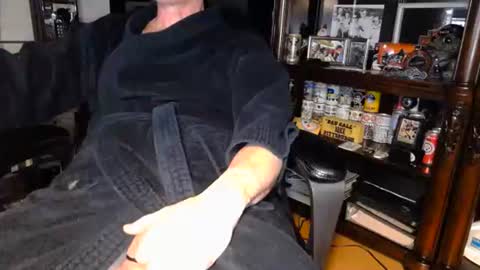 Snapshot of chiphoneman chatting on 03/12/26, 04:51 chiphoneman online show from 03/12/26, 04:51