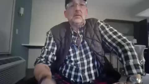 Snapshot of chippy70 chatting on 02/17/26, 06:32 chippy70 online show from 02/17/26, 06:32