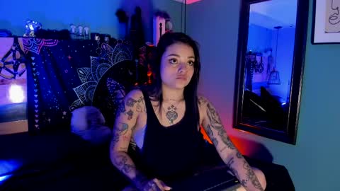 Chloeallennn  online show from 04/25/26, 12:19