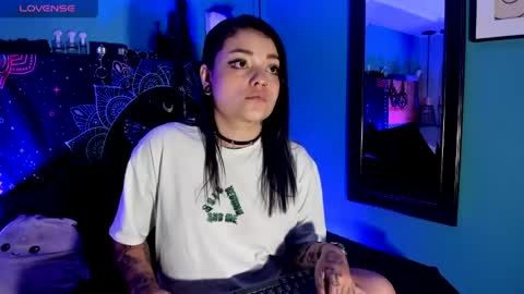 Snapshot of chloaellenn chatting on 05/05/26, 01:08 Chloeallennn online show from 05/05/26, 01:08