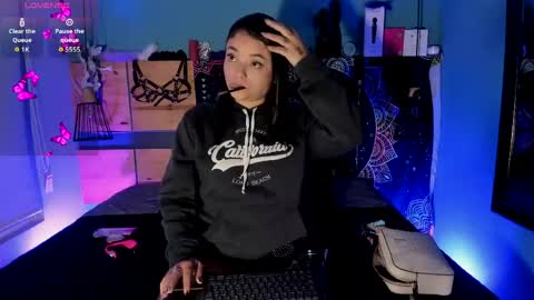 Snapshot of chloaellenn chatting on 05/28/26, 11:29 Chloeallennn online show from 05/28/26, 11:29