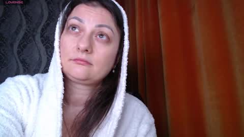 Snapshot of chloe29 chatting on 12/23/25, 01:47 Mira online show from 12/23/25, 01:47