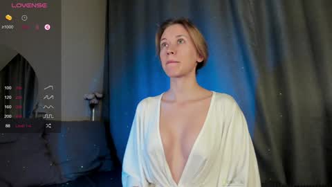 Snapshot of chloe__kiss chatting on 01/07/25, 01:17 Chloe online show from 01/07/25, 01:17