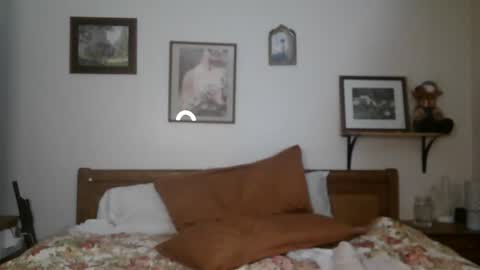 Snapshot of chloe_and_dic chatting on 02/18/25, 07:43 chloe and dic online show from 02/18/25, 07:43