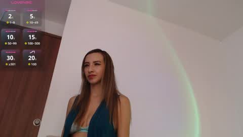 Chloe Bitelly online show from 04/23/26, 07:27
