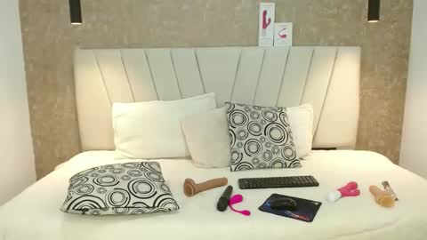 Abby 19 years online show from 01/22/25, 03:52