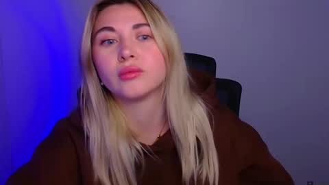 Chloe online show from 11/19/25, 09:20