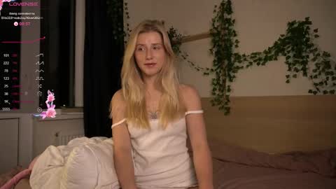 Arianaa Mourrr online show from 10/26/25, 04:18