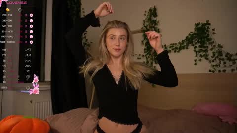 Arianaa Mourrr online show from 10/30/25, 04:14