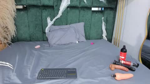 Chloe online show from 10/25/25, 06:57