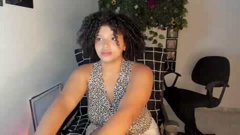 Snapshot of chloe_kisses chatting on 10/23/25, 11:42 chloe_kisses online show from 10/23/25, 11:42