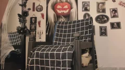 Snapshot of chloe_kisses chatting on 10/31/25, 12:06 chloe_kisses online show from 10/31/25, 12:06