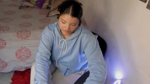 Snapshot of chloe_kisses chatting on 03/23/26, 11:36 chloe_kisses online show from 03/23/26, 11:36