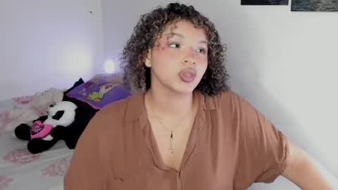Snapshot of chloe_kisses chatting on 03/31/26, 12:05 chloe_kisses online show from 03/31/26, 12:05
