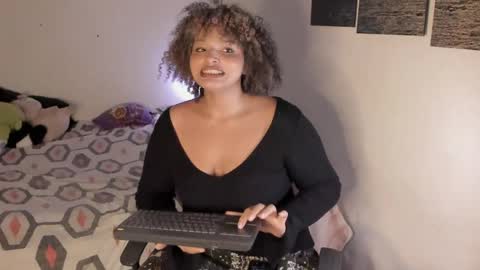 Snapshot of chloe_kisses chatting on 04/06/26, 11:33 chloe_kisses online show from 04/06/26, 11:33