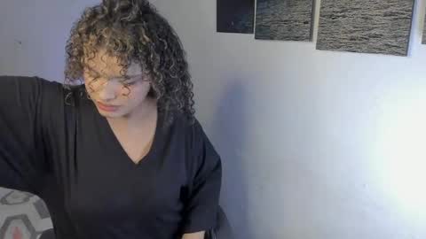 Snapshot of chloe_kisses chatting on 04/07/26, 11:43 chloe_kisses online show from 04/07/26, 11:43