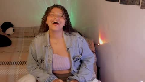 Snapshot of chloe_kisses chatting on 04/18/26, 11:25 chloe_kisses online show from 04/18/26, 11:25