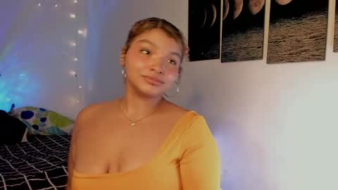 Snapshot of chloe_kisses chatting on 04/21/26, 11:27 chloe_kisses online show from 04/21/26, 11:27