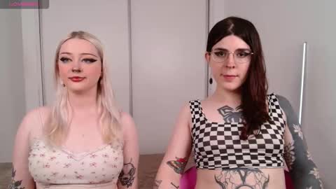 Snapshot of chloe_levine chatting on 11/16/25, 08:36 Chloe Levine online show from 11/16/25, 08:36