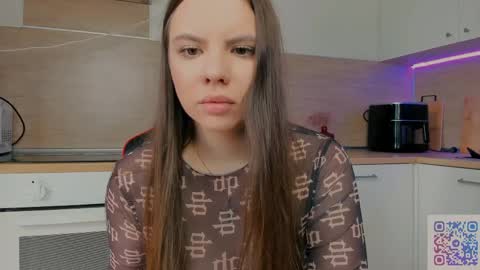 Snapshot of chloe_loo chatting on 05/18/26, 12:33 Chloe online show from 05/18/26, 12:33