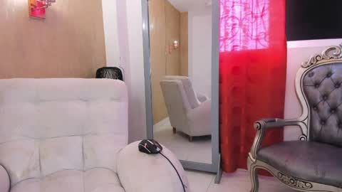 Snapshot of chloe_luxury chatting on 05/21/26, 02:46 chloe_luxury online show from 05/21/26, 02:46