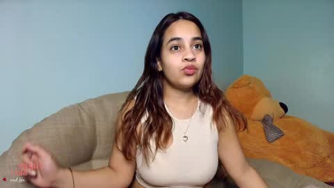 Snapshot of chloe_maia1 chatting on 01/14/25, 01:04 AMY online show from 01/14/25, 01:04