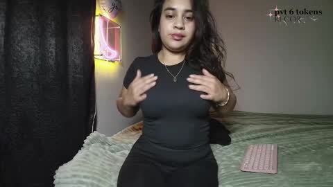 Snapshot of chloe_maia1 chatting on 02/28/26, 02:01 AMY online show from 02/28/26, 02:01