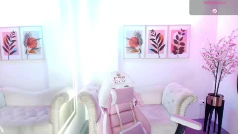 Snapshot of chloe_meoww chatting on 04/27/26, 12:14 Chloe online show from 04/27/26, 12:14