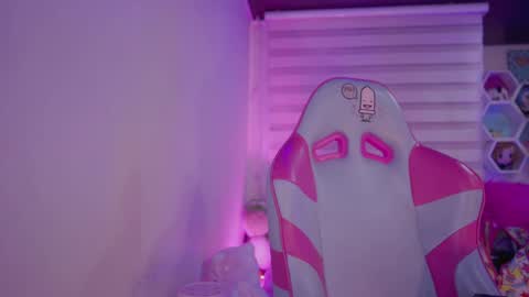 Snapshot of chloe_moons_ chatting on 10/06/25, 09:01 CLOE online show from 10/06/25, 09:01