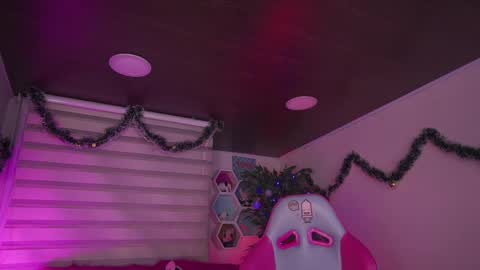 CLOE  online show from 12/15/25, 10:58