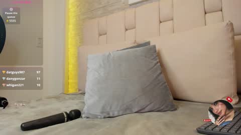 Snapshot of chloe_morgans chatting on 01/17/25, 10:34 chloe online show from 01/17/25, 10:34