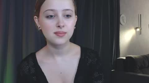Snapshot of chloe_novel chatting on 10/03/25, 01:57 Chloe online show from 10/03/25, 01:57