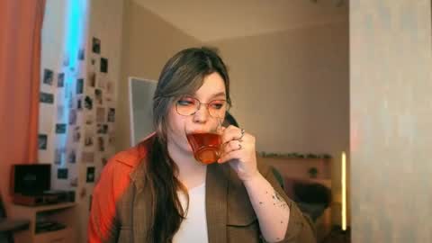 Snapshot of chloe_rozzy chatting on 03/19/26, 04:49 Sendy online show from 03/19/26, 04:49