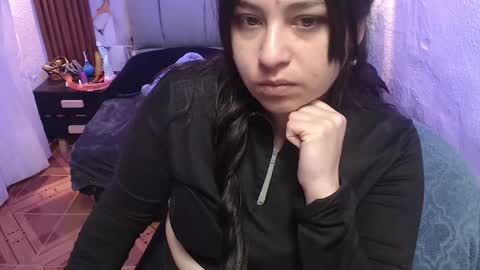 chloe_smith5 online show from 11/22/25, 01:21